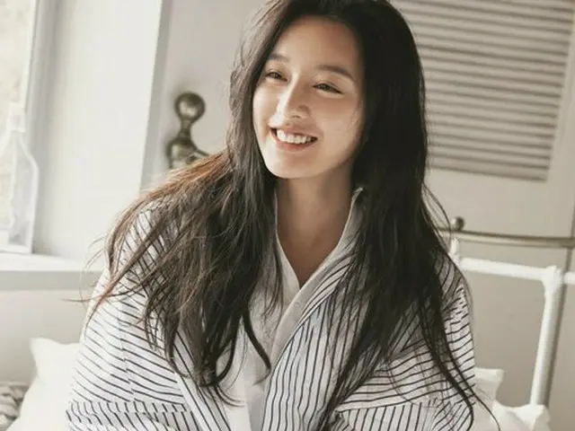 Actress Kim · Ji Wooon, photos from ”COSMOPOLITAN”.