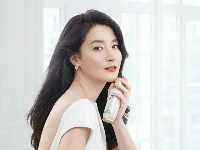 Actress Lee Youg Ae, photos from ”ELLE” April issue.