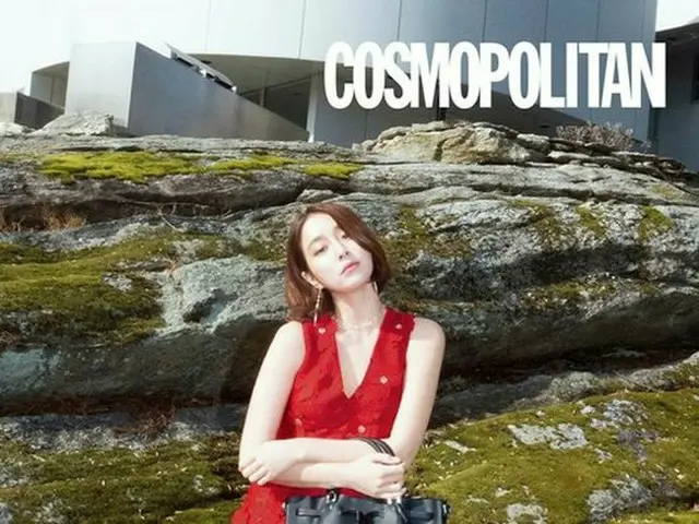 Actress Lee Min Jon, a photograph taken in New York released. ”COSMOPOLITAN”April issue.