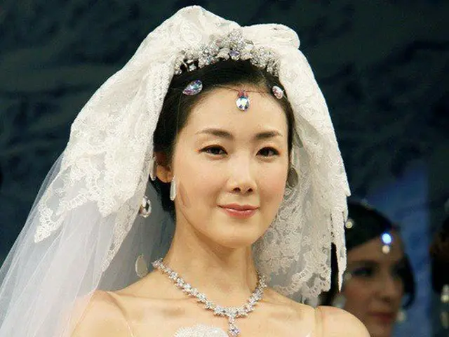 Actress Choi · JiWoo, who just got married today, wedding dresses she wore up tonow is being the top