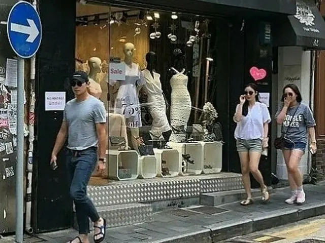 Singer Rain - Actress Kim Tae Hee and his wife, are witnessed in Hong Kong. Willyou walk away apart