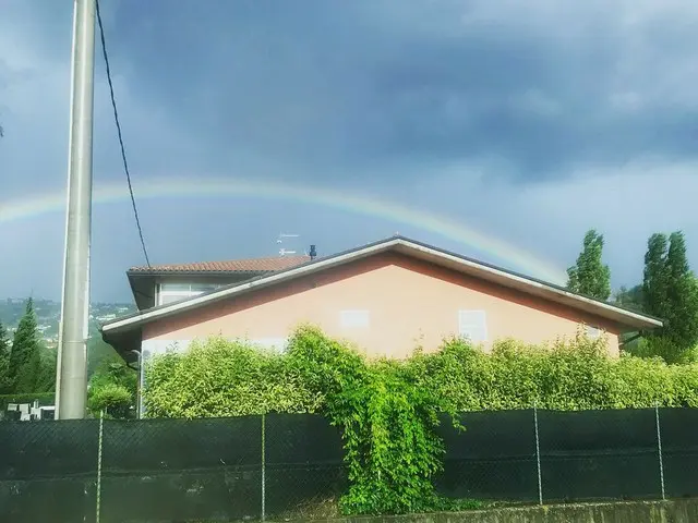 【G Official】 ”Mrs. Bye-sama” actress Lee Min Jion, I see a #rainbow🌈.