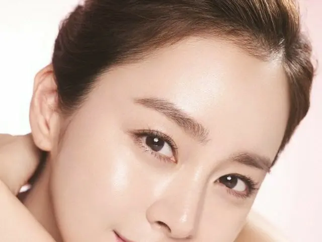 Actress Kim Tae Hee, first released pictures after marriage. Brand model ofcelltrionskincure.