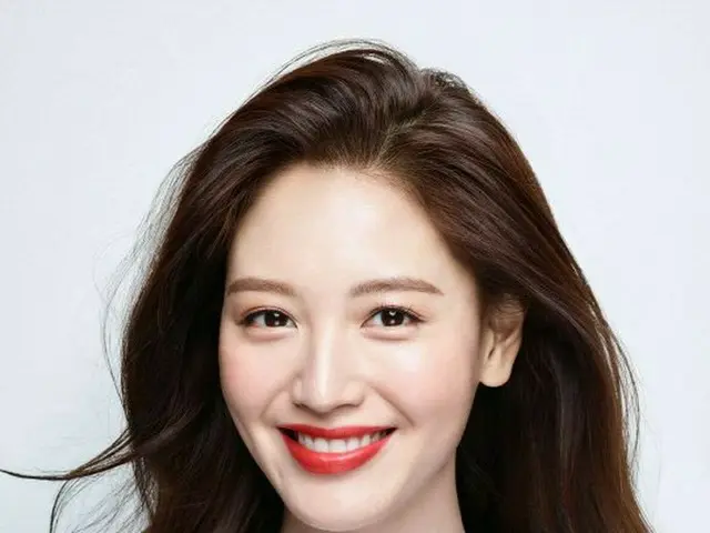 From RAINBOW Kim Jae Kyoung, released pictures. Cosmetic brand BOBBI BROWN.