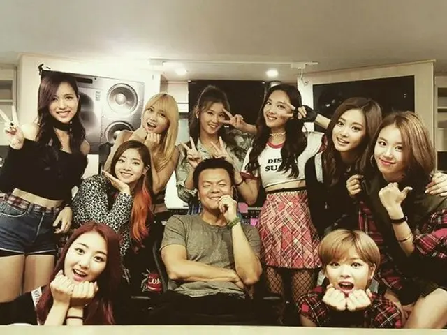 Singer JY Park, SNS bless TWICE 'SIGNAL' weekly week. ”ONCE (fan club name) andthe power of TWICE Co
