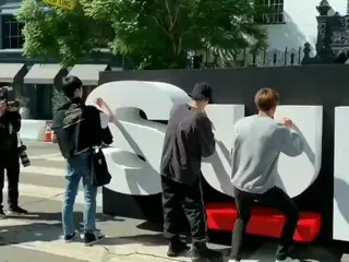 [D Official sm] #Everyone! We are at #HollyWood & #VineStreet #SuperM_Village. L