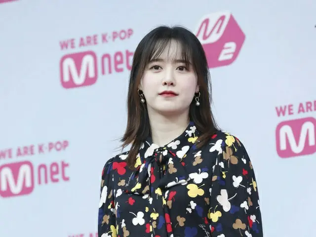 Actress Ku Hye sun donates magazine shoots to the Support Center for the Aged. ..