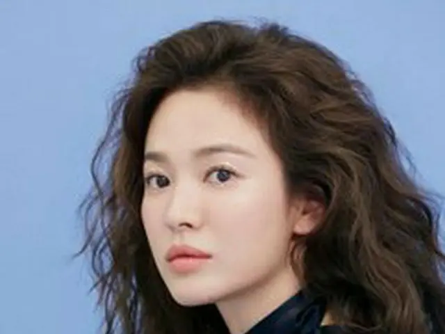 Actress Song Hye Kyo publishes photos taken at the pictorial shooting site onSNS. .