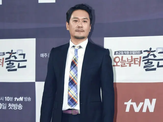 Singer JK Kim Dongwook continuously posted criticisms of the currentadministration and politicians o