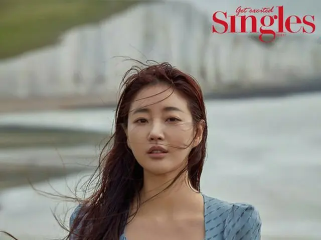 Actress Kim Sa Rang, released a painting. Magazine ”Singles”, digestive power ofone piece. .