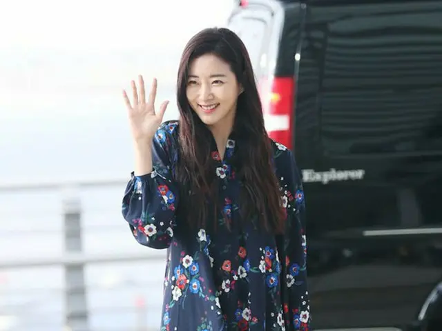 Actress Kim Sa Rang departed for New York to participate in the Fashion Weekthere.