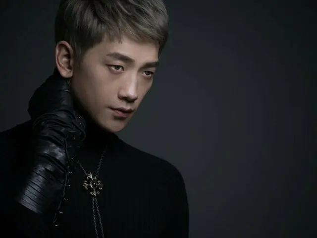 Rain (Bi), appeared in an idol rebooting project ”THE UNIT”. His role is to helphis juniors. Coming