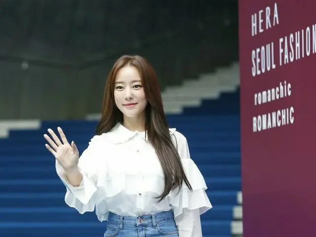 RAINBOW former member Koo Woo Ri attended the ROMANCHIC fashion show. On theafternoon of 18th, Dongd