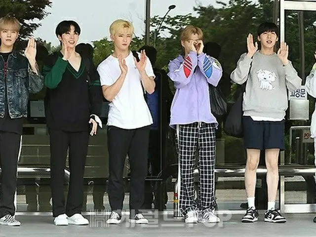 ONEUS went to the broadcasting station to appear in KBS ”Music Bank”. .. ..