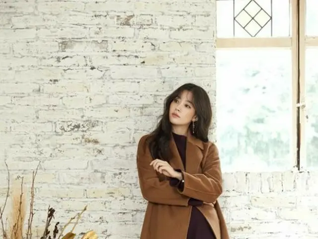 Actress Han Hyo Ju, released pictures. Fashion brand Zishen.