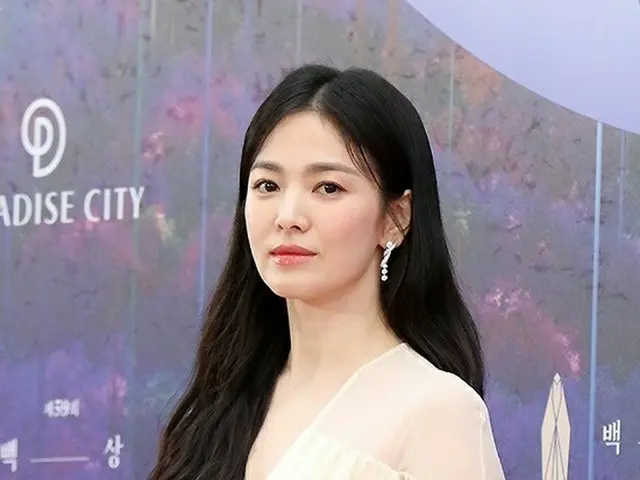 Actress Song Hye Kyo appeared on the ”59th Baeksang Arts Awards” red carpet. . .