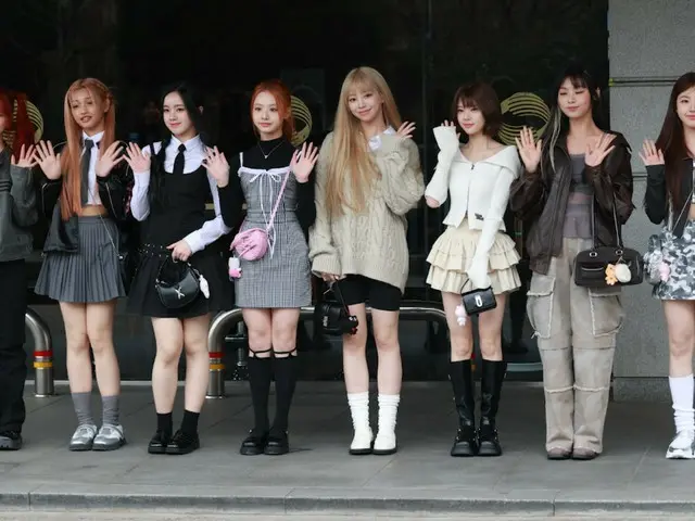 UNIS enters KBS for ”MUSICBANK” record.