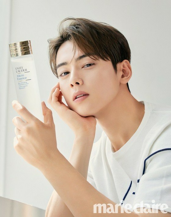 [Topic] "ASTRO" Cha Eunwoo releases photo going after women's hearts!