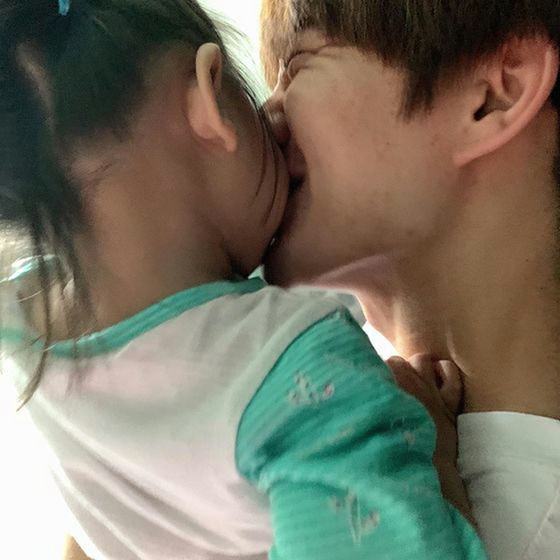 Actress Ham So Won reveals her husband Jin Hwa's appearance with a daughter.