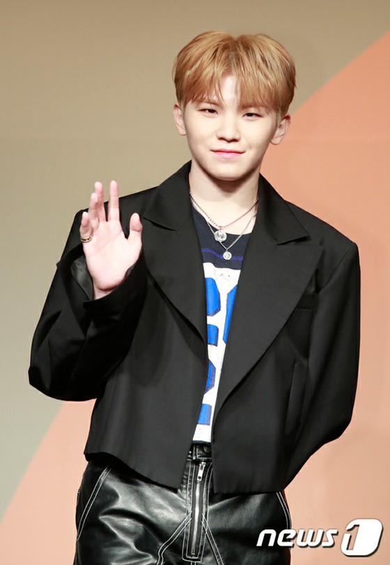 "SEVENTEEN" WOOZI What do you like more than eating? “24H” achieved 4 wins with Billboard JAPAN and Oricon chart.