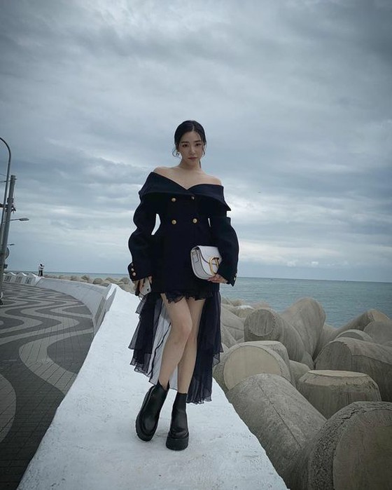 SNSD (Girls' Generation) TIFFANY, model pose by the sea in Busan!