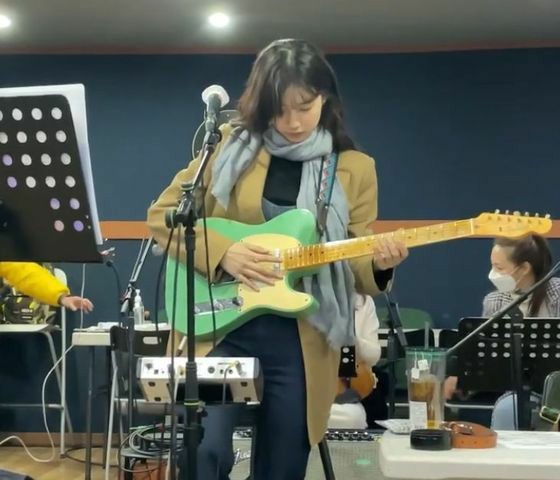 Suzy (former Miss A), guitar practice "Goddess Visual" ahead of 10th anniversary performance