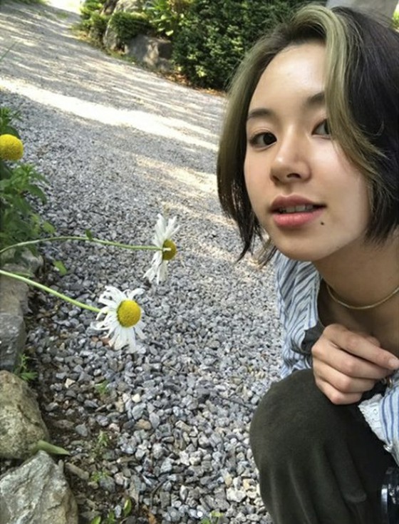 "TWICE" Chaeyoung shares her daily life.