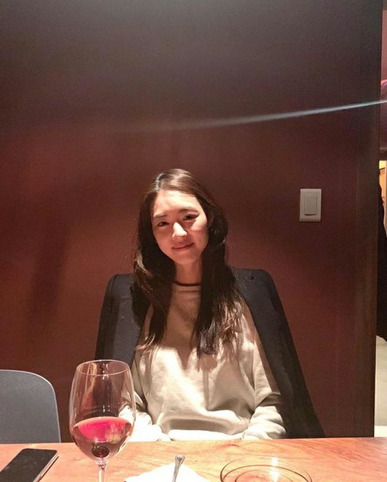 Actress Lee Yeon Hee updated Instagram with a glass of wine... “The place of last night's memory”