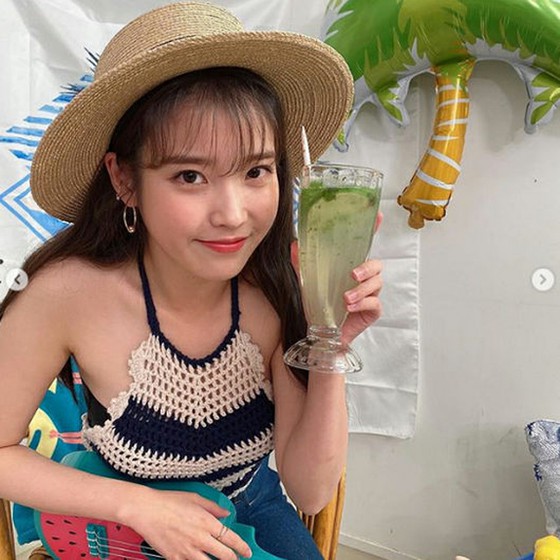 IU radiates charm and cuteness in IG photos “Stay Home Vacation”