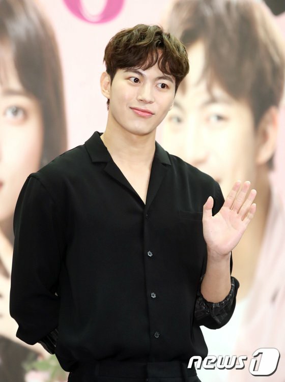 "VIXX" member Hong Bin joins active duty on 18th this month.