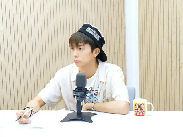 2PM's Jang Wooyong faces off against Kim Sook... What's the shocking result of the arm wrestling?