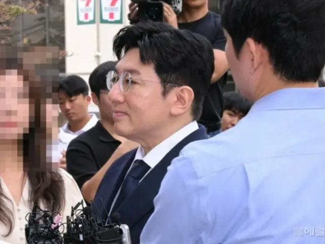 HYBE Chairman Bang Si Hyuk appears at police station for second time on suspicion of fraudulent trading... Officials say "There are some things to check"