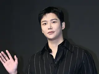 Ro Woon, "Director (Mudoryu) said, 'I want to take away your coolness,' so I had a lot of fun dressing up."