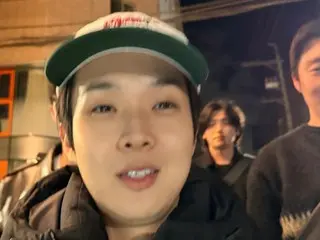 BTS' V gathers with the "Wooga Family" including Park Seo Jun, Choi Woo-shik, and Park Hyung Sik... It's heartwarming to see how close these best friends are.