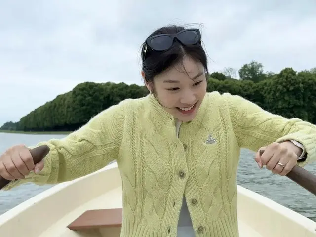 Kim Yuna, the figure skating queen, has such a playful side... Ko Woo Rim is falling in love with her all over again