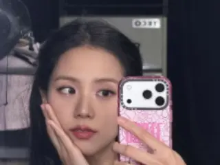 BLACKPINK's JISOO ripped up her manga and came out... Her pure beauty is at its peak