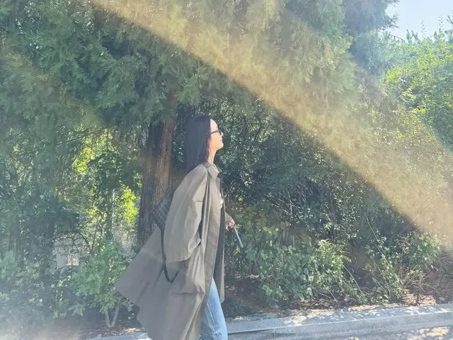 Actress Choi Ji Woo's everyday life on the street is like a gravure model... She's truly an autumn goddess