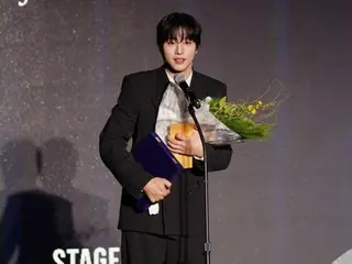 Ahn HyoSeop receives New Artist Award at the "Beautiful Artist Awards"... All prize money donated