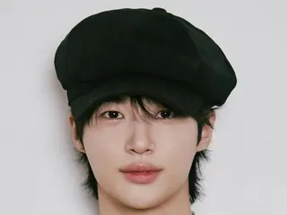 Actor Byun Woo-seok receives a front-cut gift to celebrate his birthday... The newsboy cap adds to the fragility of his look