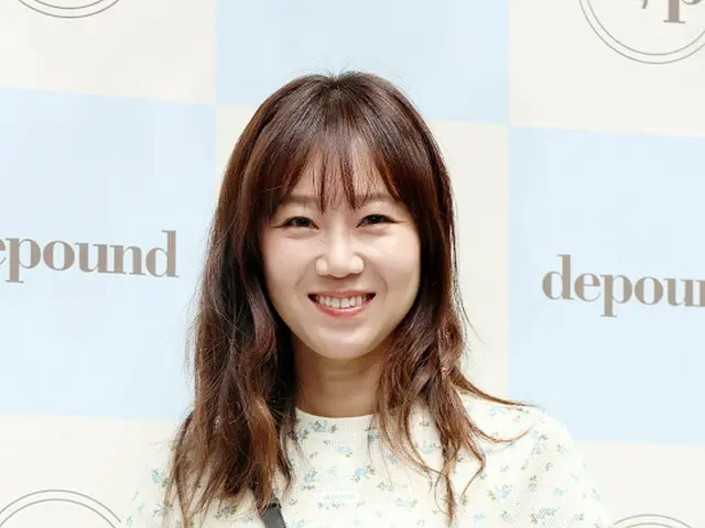 Kong Hyo Jin shockingly kisses a man upstairs... What is her husband, 10 years younger than her, thinking?