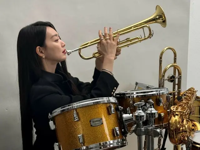 "December Bride" Shin Min A's serenade of love for Kim Woo Bin? ... Beautiful behind-the-scenes photos revealed