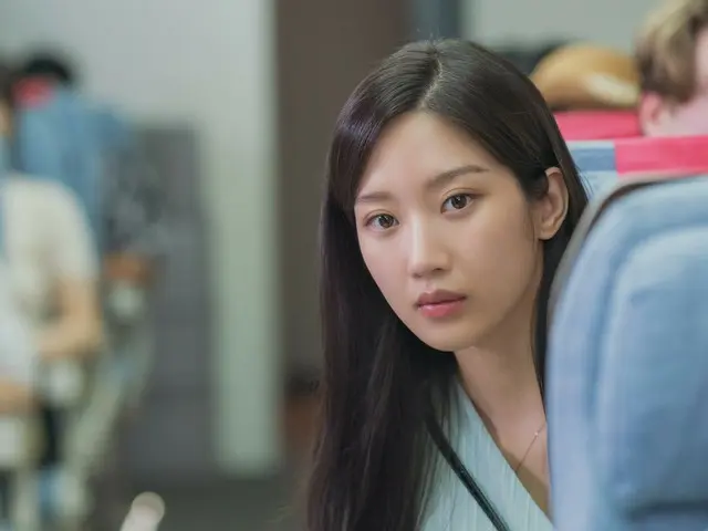 Mun Kayoung plays Koo Kyo Hwan's first love and former girlfriend in the movie "If Only We"... A different melody from "Love and Benefits"