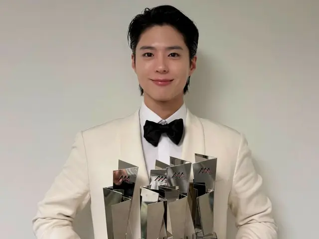 俳優パク・ボゴムが「10周年 Asia Artist Awards 2025」で5冠を獲得した。