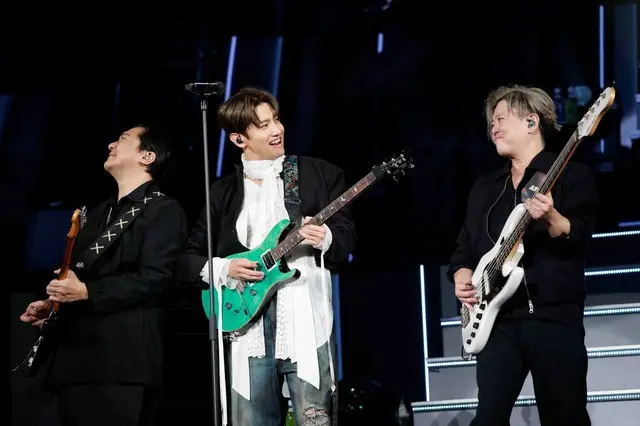 「東方神起」チャンミン、全国8都市20公演を巡った初のソロツアーを完走！「SUPER JUNIOR」キュヒョンのサプライズ登場も！5