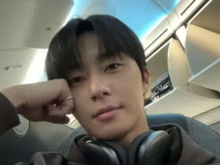 Park Seo Jun's sweet gaze will melt you... Greetings from the plane to Canada