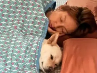 Singer Lee Hyo Ri shares the same bed with her dog...A top star who looks beautiful even without makeup