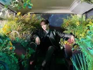 "2PM" Lee Junho, from sexy to cute in a space full of plants