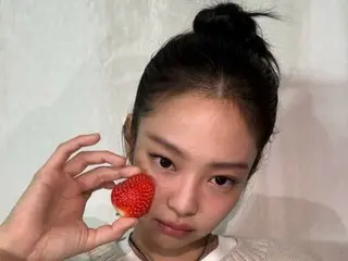 JENNIE is so beautiful and cute... Natural make-up selfie released