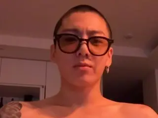 "BTS" V releases video call with JUNG KOOK and shaved head... "Hyung goes first. Be careful."