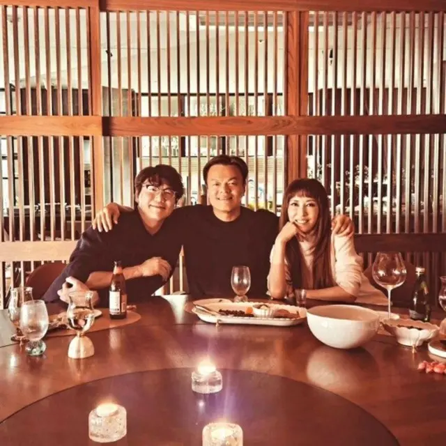 歌手キム・ワンソン、J.Y.Park＆ソン・シギョンと雰囲気よく食事…温かな親交